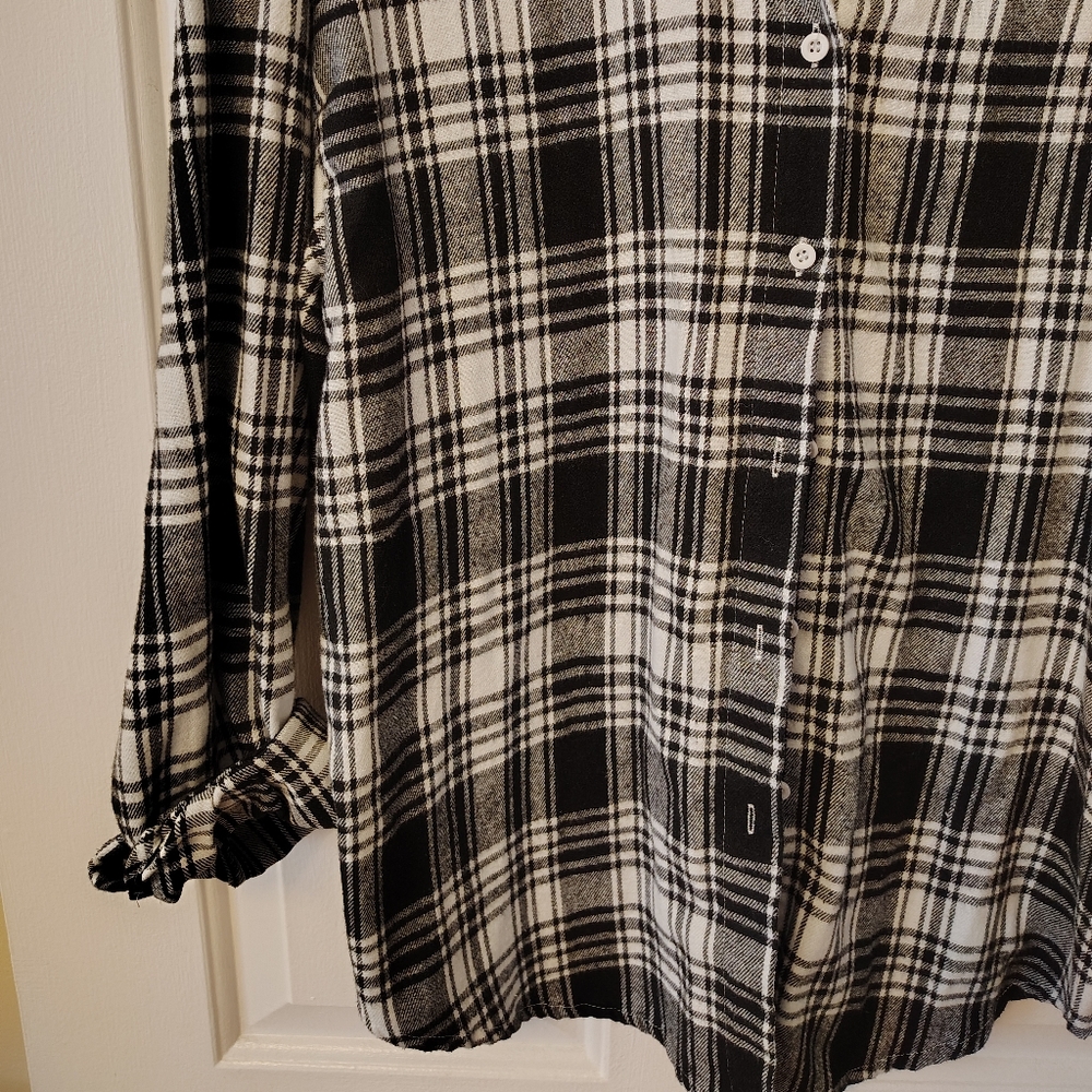 Oversized cozy button down top - Picture 4 of 10